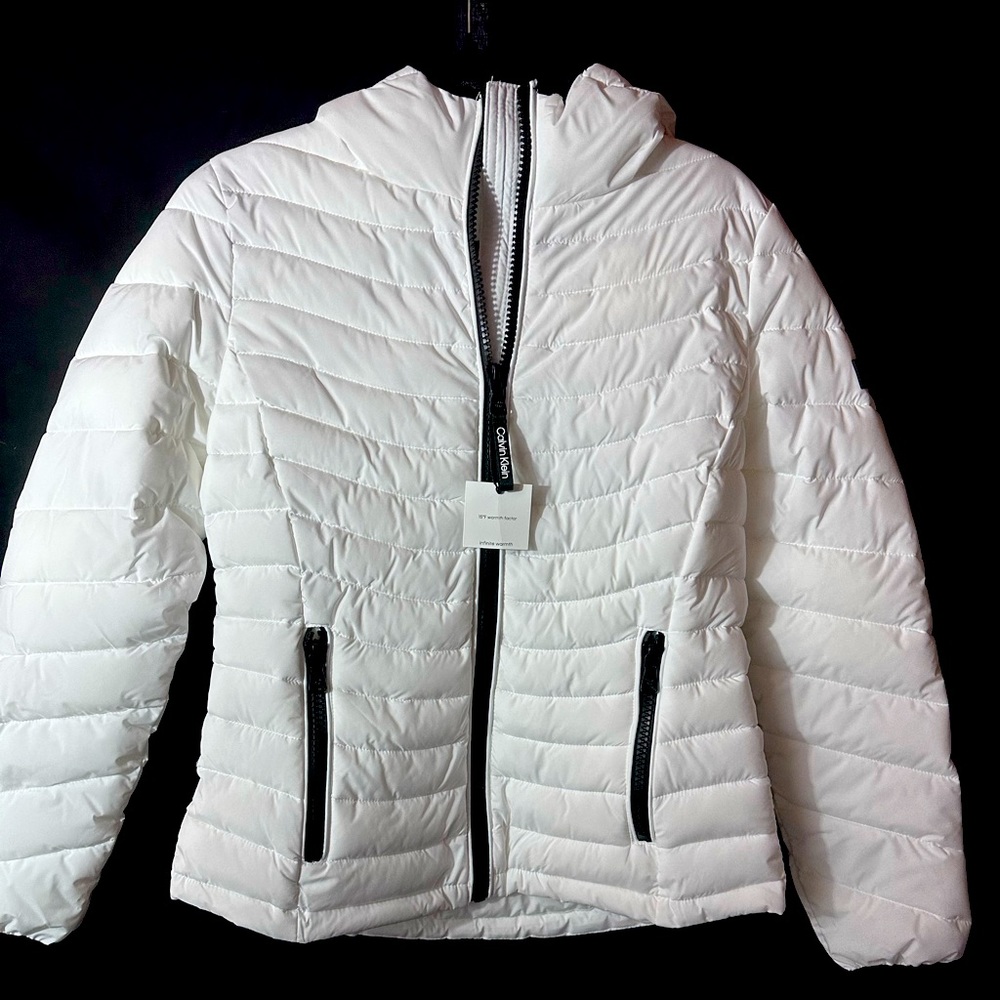 NWT Calvin Klein white lightweight puff jacket
